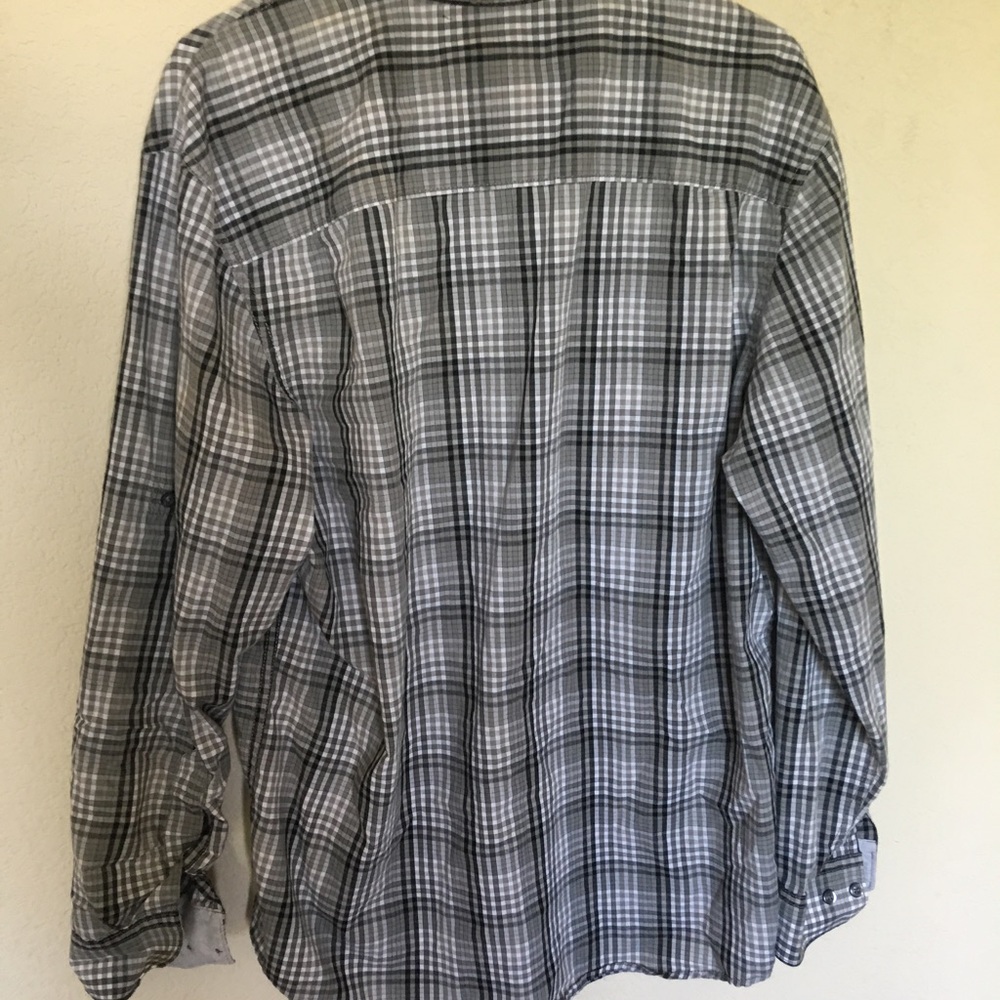 Button down - Picture 3 of 3